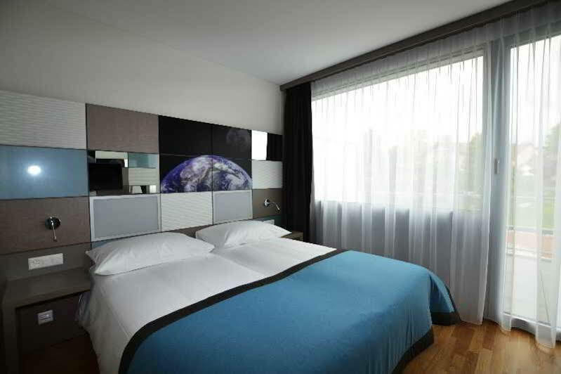 קריסייר Discovery Hotel 3* Superior מראה חיצוני תמונה